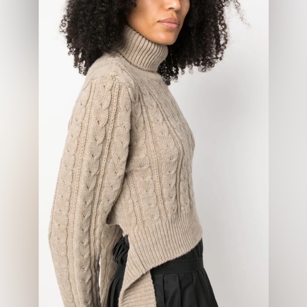 MM6 Maison Margiela
Beige cable-knit high-neck jumper